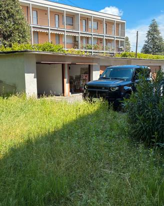 3 Box e area esclusiva di150 mq