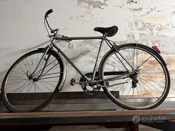 Bicicletta bianchi da città da ripristinare