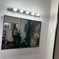 Specchio e luci trucco