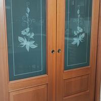 porta a scrigno di colore ciliegio 