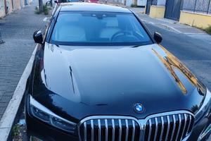 BMW 750 ano 2017