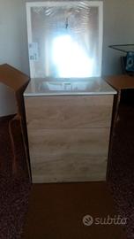 mobile da bagno con lavabo ,specchio,e luce led