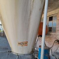 SILOS IN VETRORESINA PER MANGIMI E GRANAGLIE