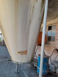 SILOS IN VETRORESINA PER MANGIMI E GRANAGLIE