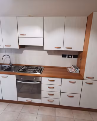 Cucina lineare 3 metri e 30 con elettrodomestici