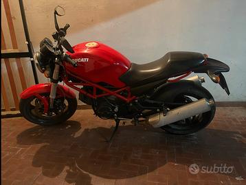 Ducati monster 696