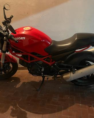 Ducati monster 696