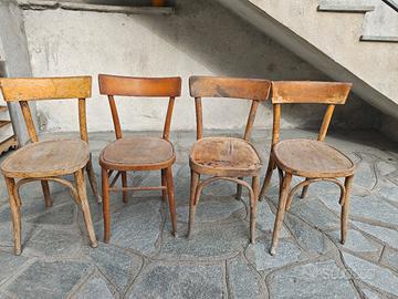 Quattro vecchie sedie