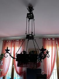 Lampadario in ferro battuto