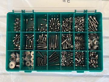 Set viti rondelle bulloni INOX M5