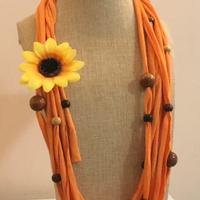 Collana in tessuto arancione