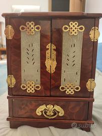 Portagioie cinese con cassettini