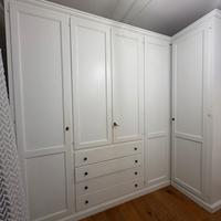 Armadio artigianale con cornicione barocco