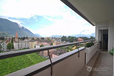 Bolzano: Ampio pentalocale con balcone e splendida