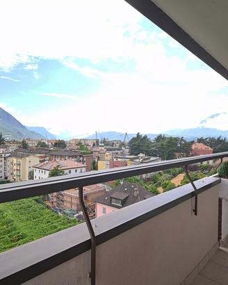 Bolzano: Ampio pentalocale con balcone e splendida