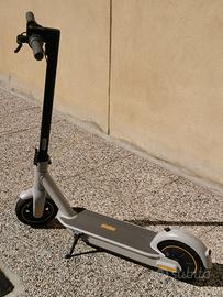 Monopattino Segway Ninebot G30LE (G30 LE)