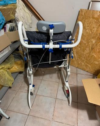 Sedia su misura per disabili con ruote