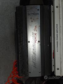 subwoofer con amplificatori