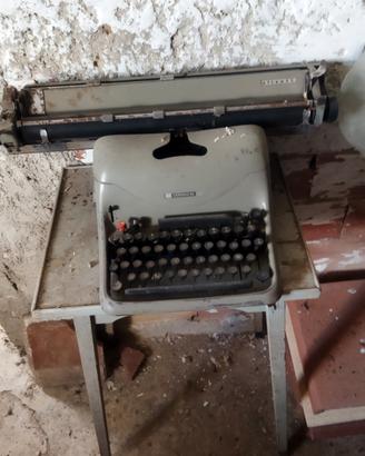 Vecchia macchina per scrivere