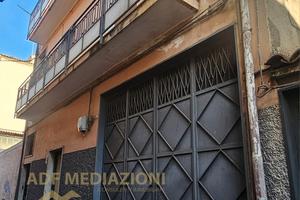 Intero Stabile Con Garage