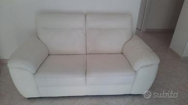 DIVANO IN PELLE