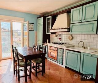 cucina artigianale in legno massello e muratura 