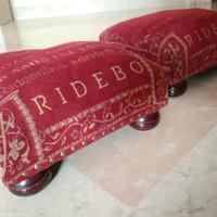 Coppia di piccoli poggiapiedi da salotto