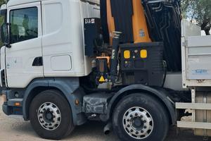 Scania con gru