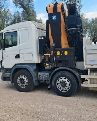 Scania con gru