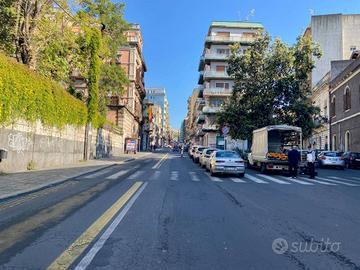 Bottega 7 luci LOCATA (Via Etnea)