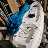 kayak da pesca 2 posti con 2 enormi vani stagni