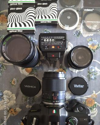 YASHICA con obiettivi ed accessori