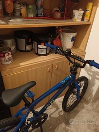 BMX blu