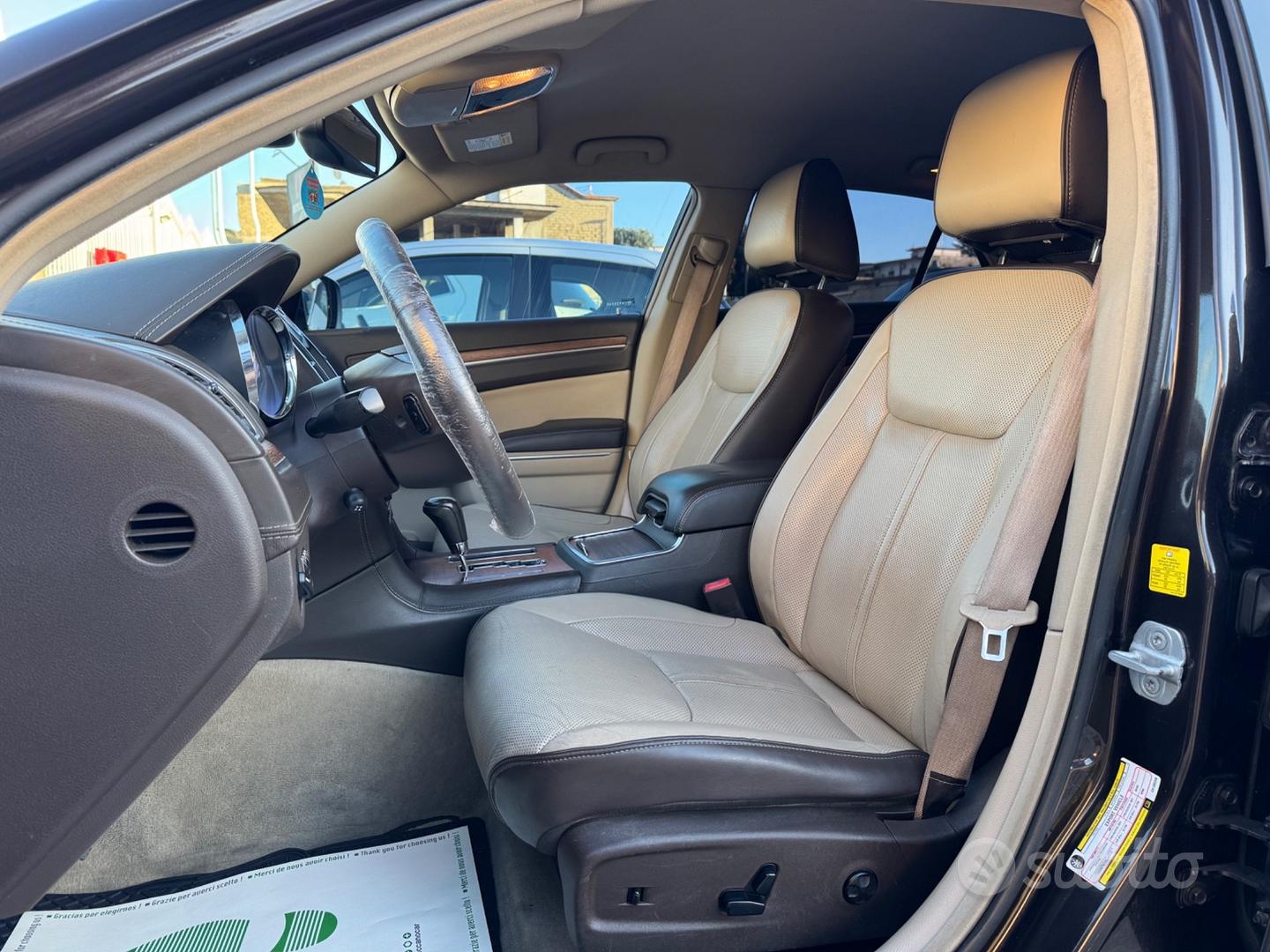 Lancia Thema Executive 3.0 V6 Multijet 239ch - Camera - Sièges élécriques à mémoire - Navi - Led