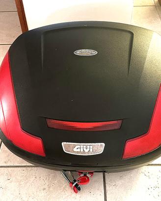 Baule GIVI completo di piastra Givi M5