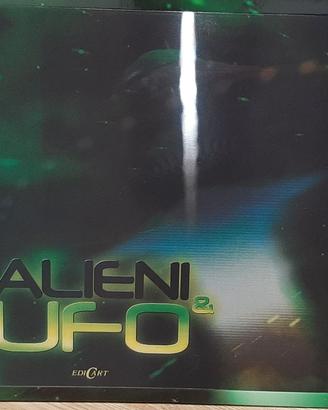 Alieni e UFO. Libro pop-up. Ediz. illustrata