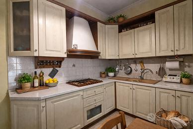 Cucina Paparelli e stufa a legna Lincar