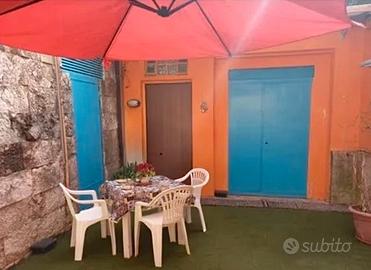 Laurentina monolocale arredato con posto auto