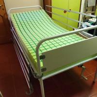 Letto ortopedico completo di sponde – come nuovo
