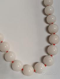 Collana con perle bianche in vetro 