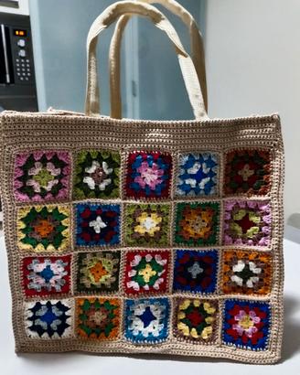 Borsa realizzata ad uncinetto con interno in juta