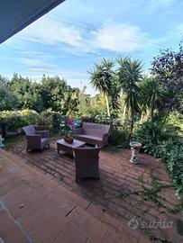 Villa di 270 m² con più di 5 locali e box auto a L