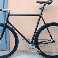 bicicletta scatto fisso 
