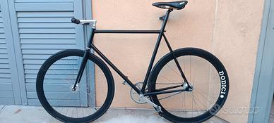 bicicletta scatto fisso 