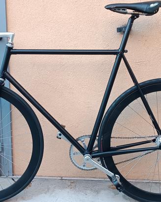 bicicletta scatto fisso 