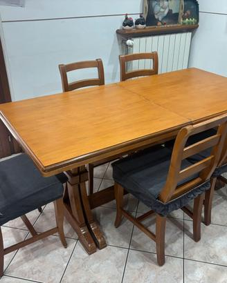 Tavolo con sedie