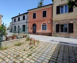 Cielo terra nel cuore del centro storico di Camera