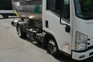 Autococarro con cisterna