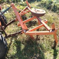 Trattore Goldoni con attrezzi