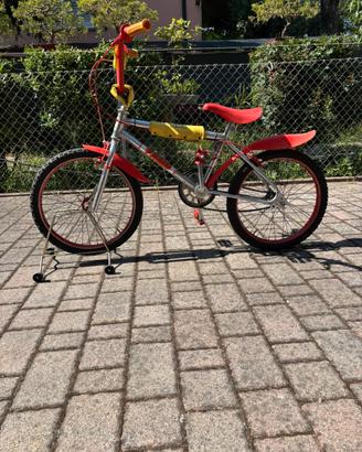 Bicicletta bmx vicini
